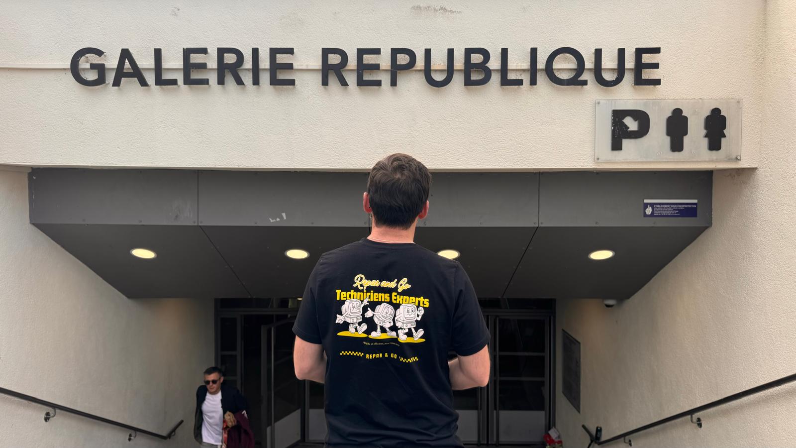 Boutique Répar&Go à Metz et technicien réparant un smartphone
